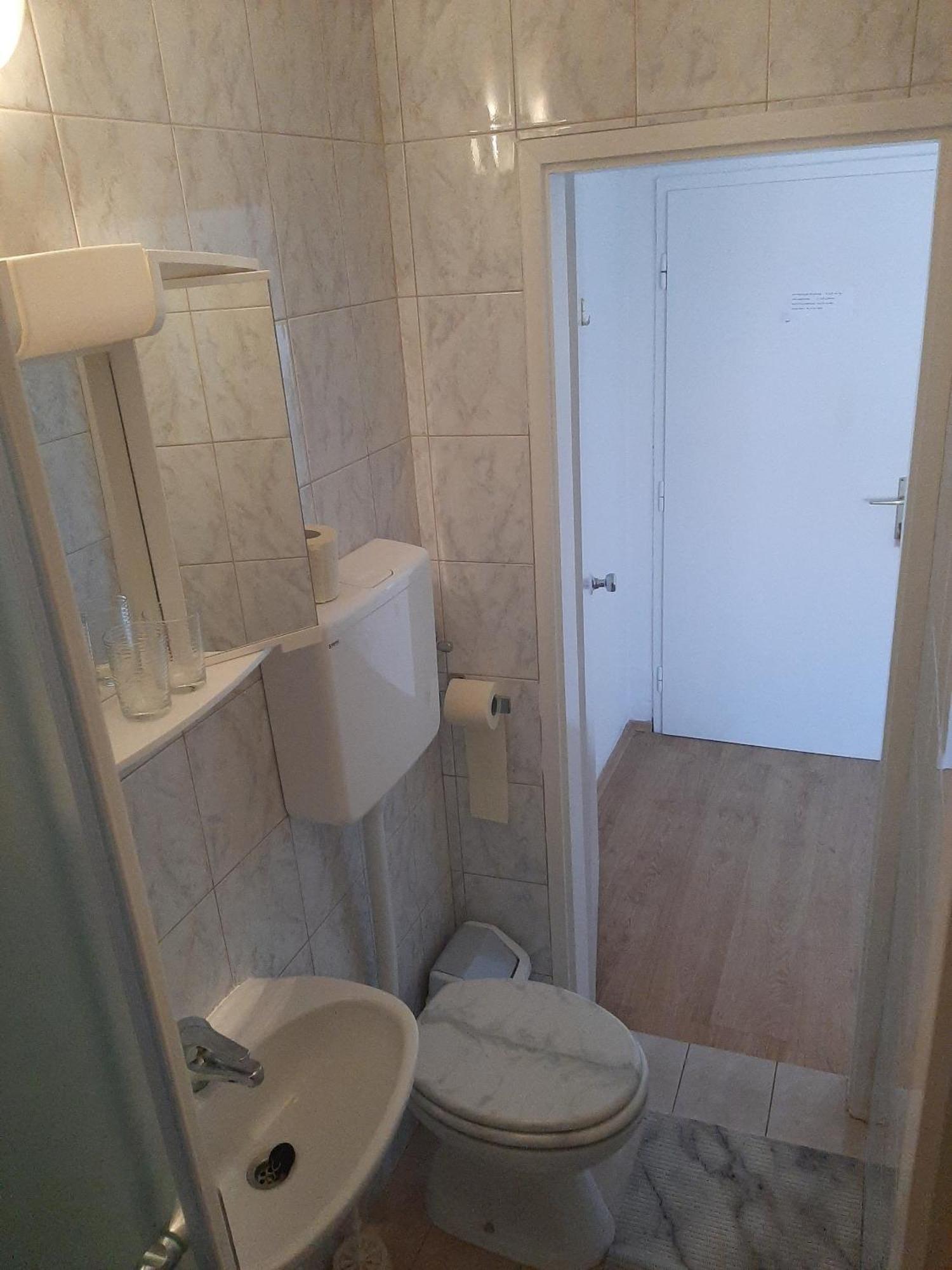 Apartments And Rooms With Parking Space Малий Лошинь Номер фото