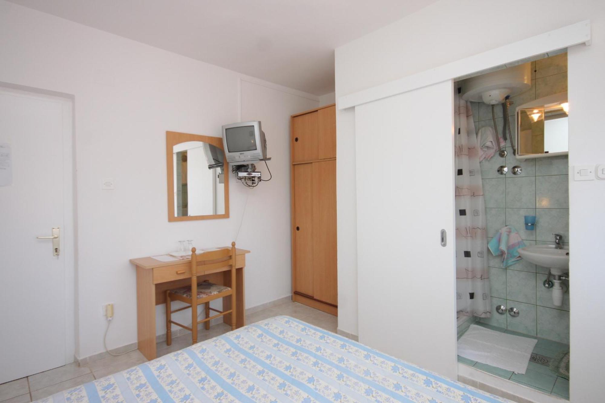 Apartments And Rooms With Parking Space Малий Лошинь Номер фото