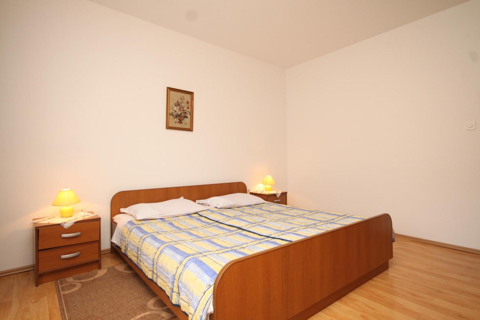 Apartments And Rooms With Parking Space Малий Лошинь Номер фото