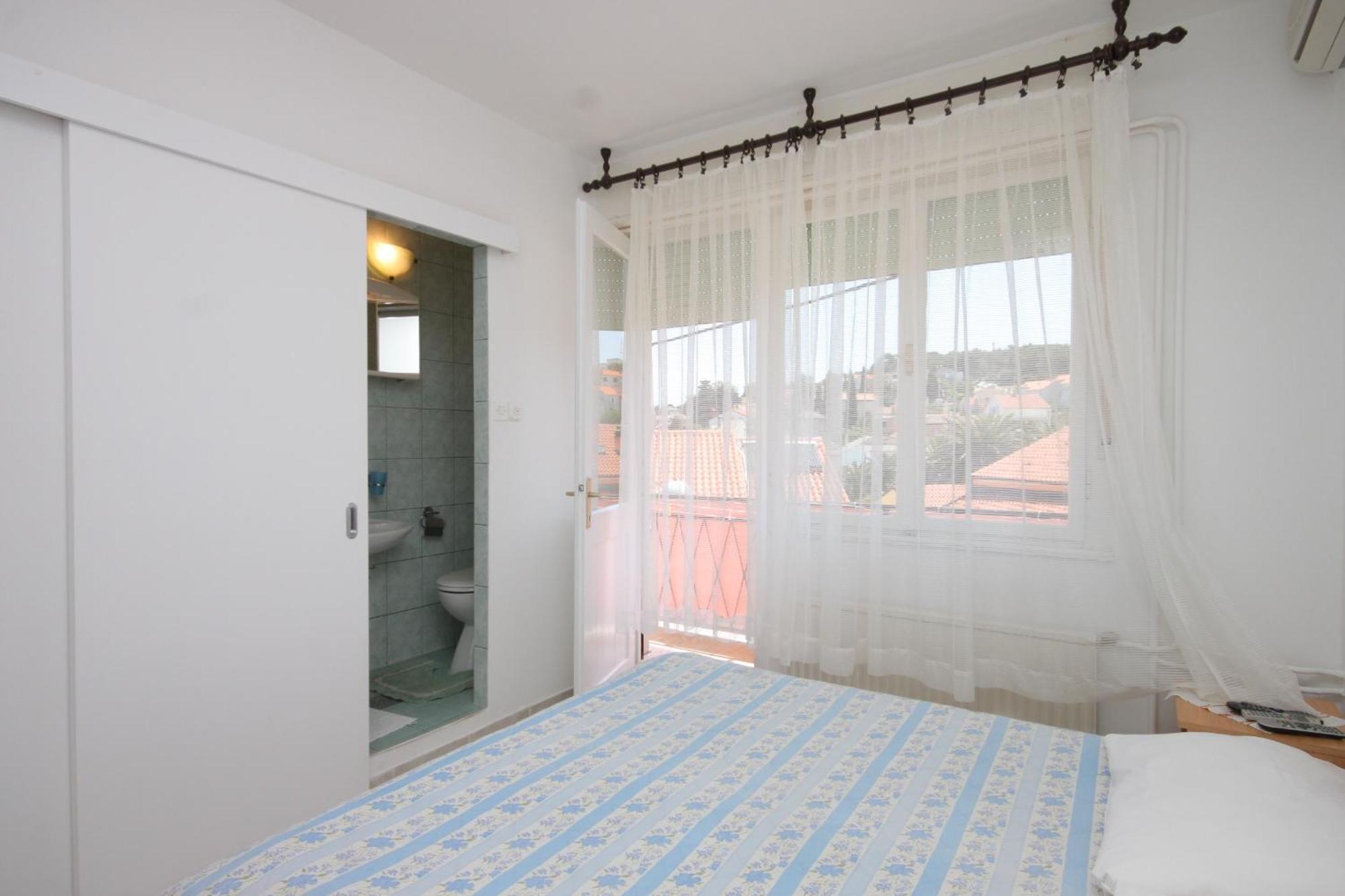 Apartments And Rooms With Parking Space Малий Лошинь Номер фото