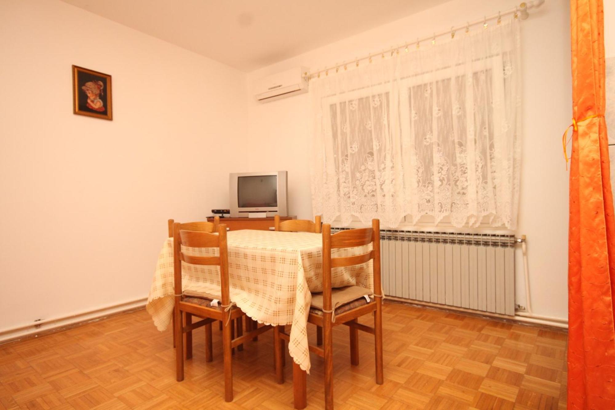 Apartments And Rooms With Parking Space Малий Лошинь Номер фото