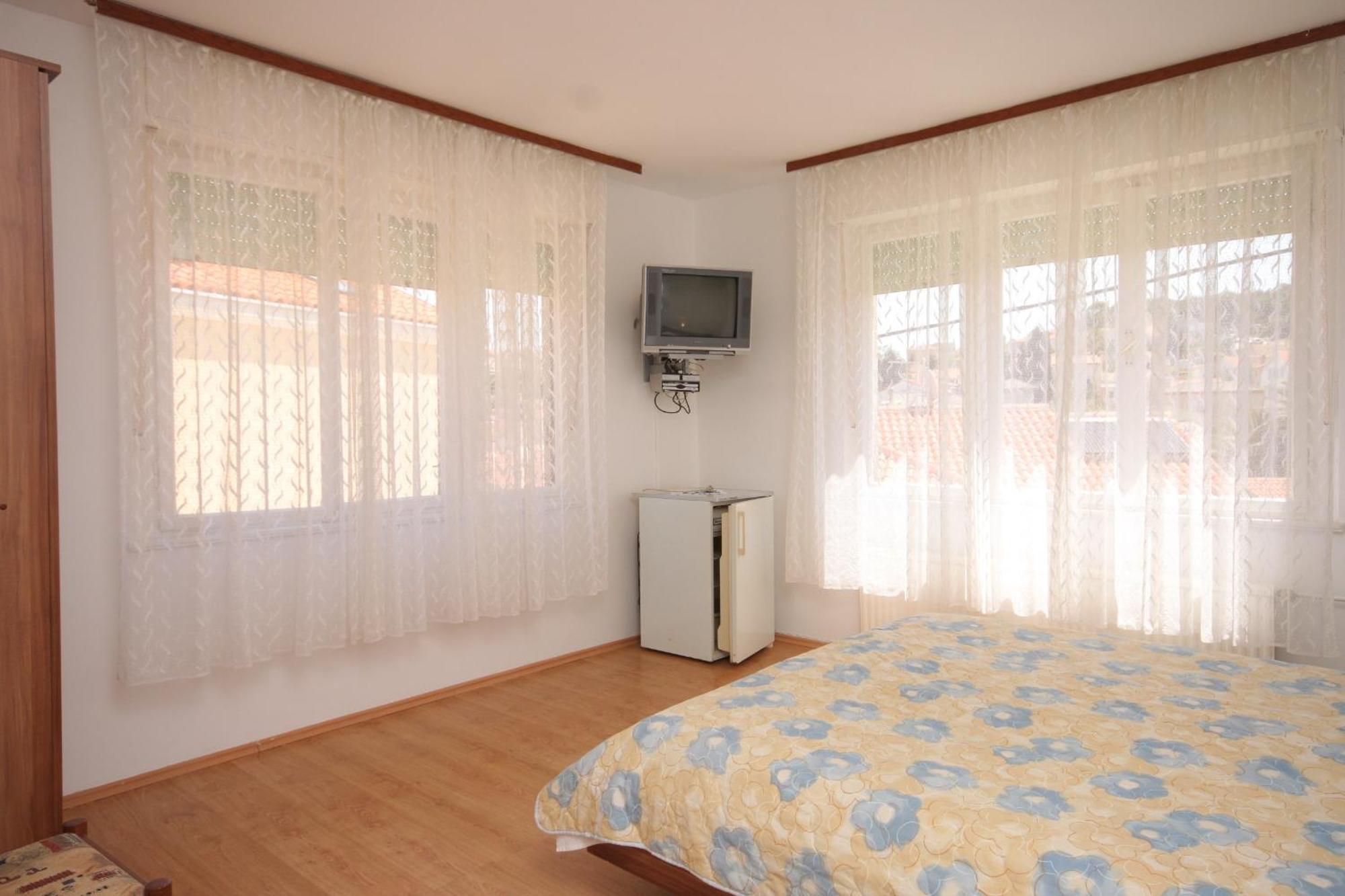 Apartments And Rooms With Parking Space Малий Лошинь Номер фото